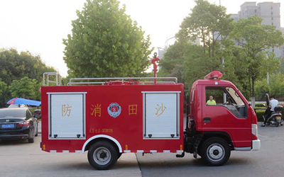 廣東東莞沙田鎮(zhèn)批量小型消防車順利發(fā)車